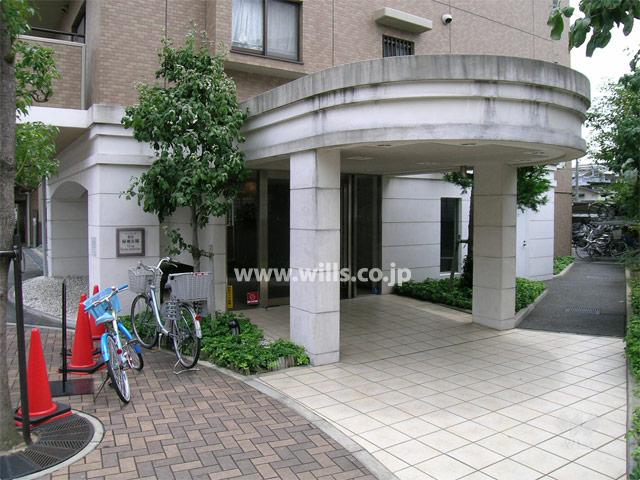 Entrance. Common areas