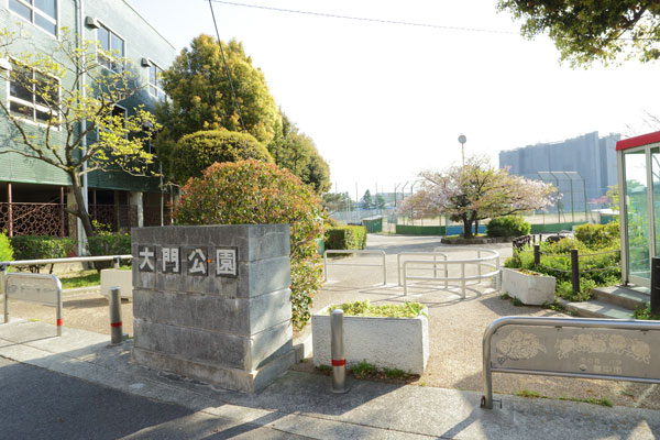 Surrounding environment. There is a large ground that can baseball, Sports activities have been actively "Daimon park" (a 9-minute walk ・ About 720m)