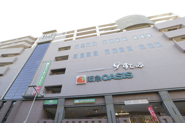 Surrounding environment. Connect with the station "Etore Toyonaka" The Hankyu about 40 specialty stores an oasis in the nucleus so that it is aligned, Public facilities such as "Toyonaka International Center" has also been established (3-minute walk ・ About 170m)