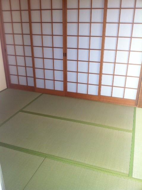 Non-living room. Can be used as a separate room if Shimere the shoji.