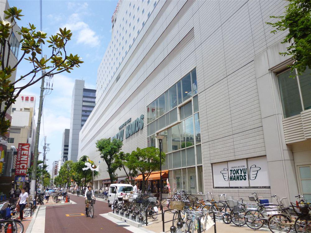 Home center. 1350m to Tokyu Hands Esaka shop  [Walk 17 minutes] Tokyu Hands which ones happy has a lot of uniform and from household goods to stationery. I am happy immediately go to the house. 
