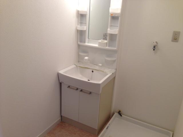 Wash basin, toilet. Indoor (June 2013) Shooting