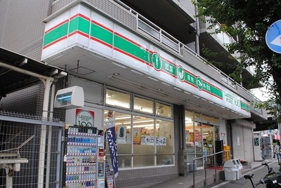 Convenience store. 200m up to 100 yen Lawson (convenience store)