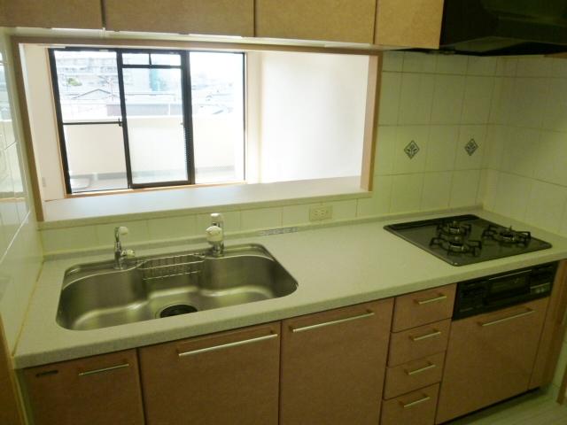 Kitchen. With gas stove had made is shiny.