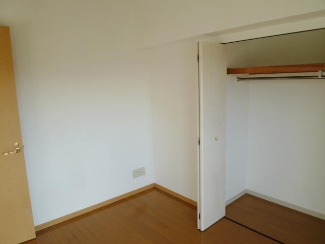 Non-living room. Bright Western-style.
