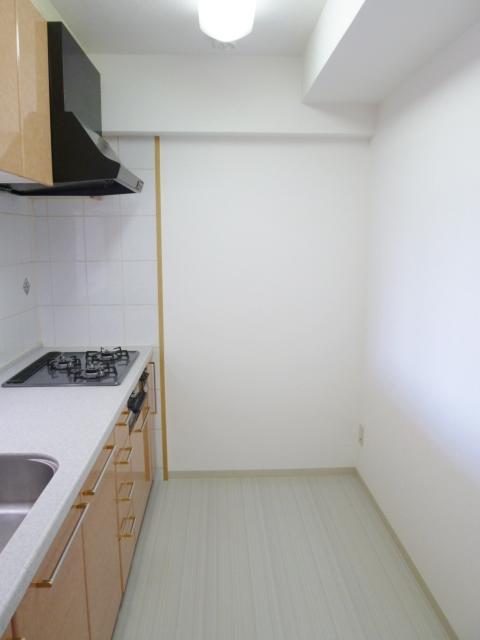 Kitchen. Also spacious kitchen