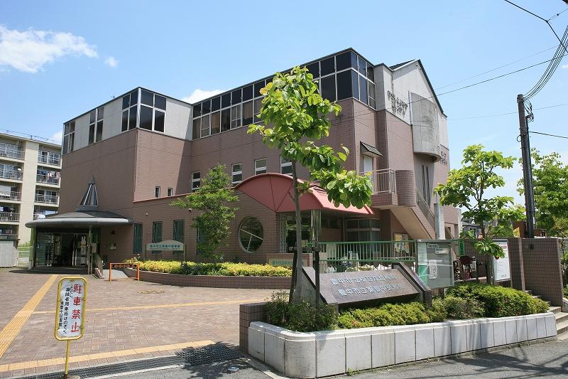 library. Toyonaka Municipal Higashitoyonaka to Library 1318m
