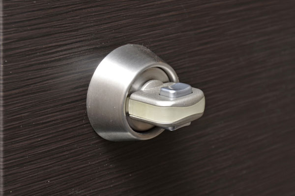 Security.  [Crime prevention thumb turn] Providing a button on the inside of the door key knob (thumb), For 2 action that turn by pressing the button is required, To prevent incorrect lock using the metal fittings from external (same specifications)