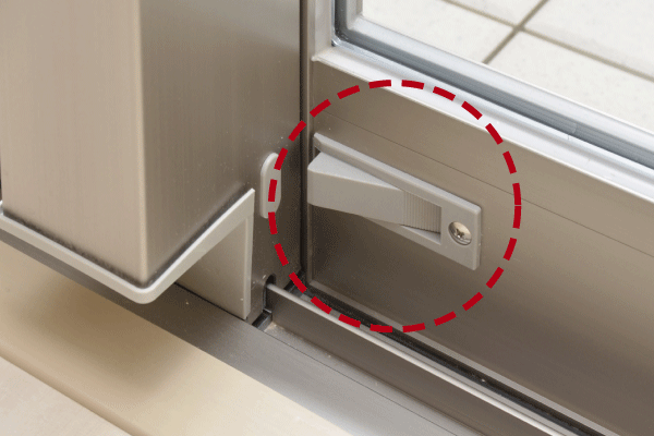 Security.  [Auxiliary lock with a sash] As an auxiliary lock in the sash, Adopt a window stopper. Together with the sash Crescent lock, Crime prevention is growing at double lock (same specifications)
