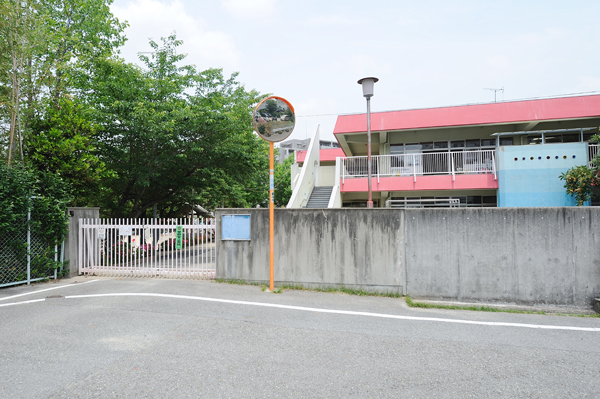 Surrounding environment. Municipal Shinden kindergarten (walk 11 minutes ・ About 870m)