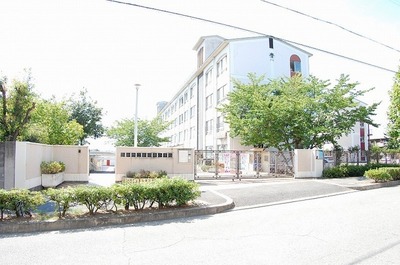 Primary school. 327m until Minami Nitta elementary school (elementary school)