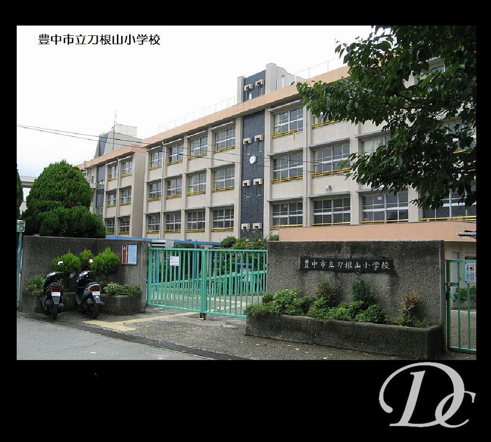 Primary school. Toyonaka Municipal Toneyama to elementary school 887m
