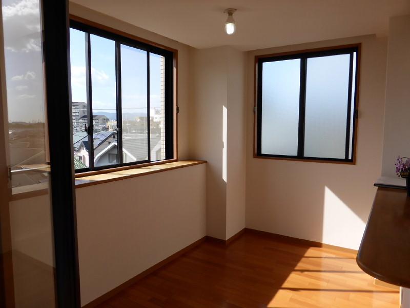 Living. Bright two-plane daylight