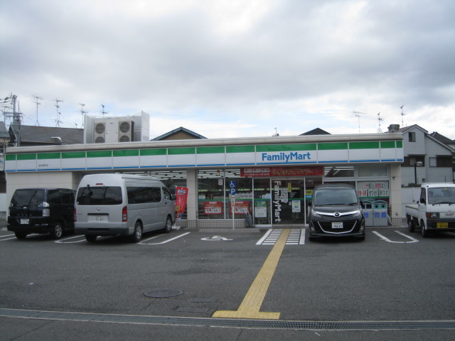 Convenience store. FamilyMart Shonaisaiwai cho store (convenience store) to 350m