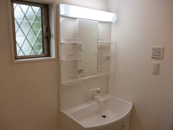 Wash basin, toilet