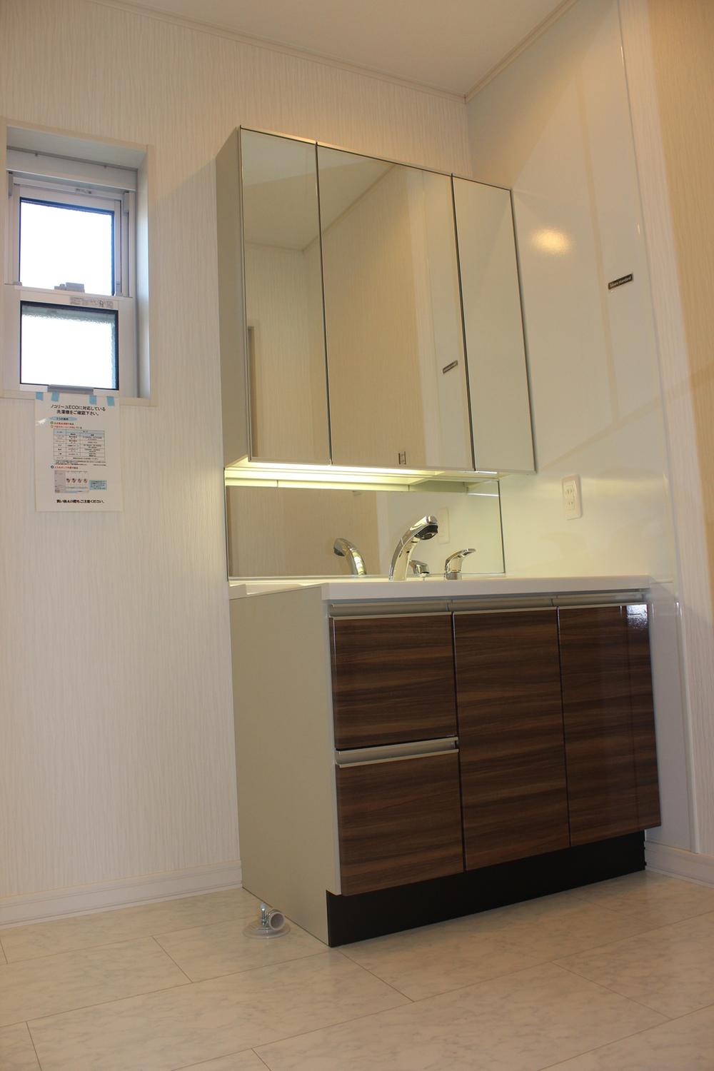 Wash basin, toilet. Adopt a popular Takara Standard also wash! Indoor (12 May 2013) Shooting