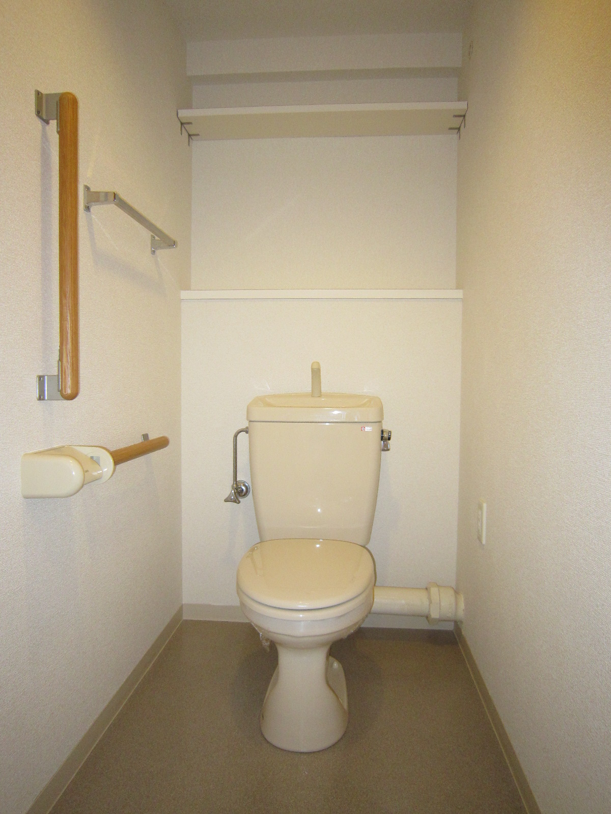 Toilet. Yes outlet. Photograph publication of the same type. 