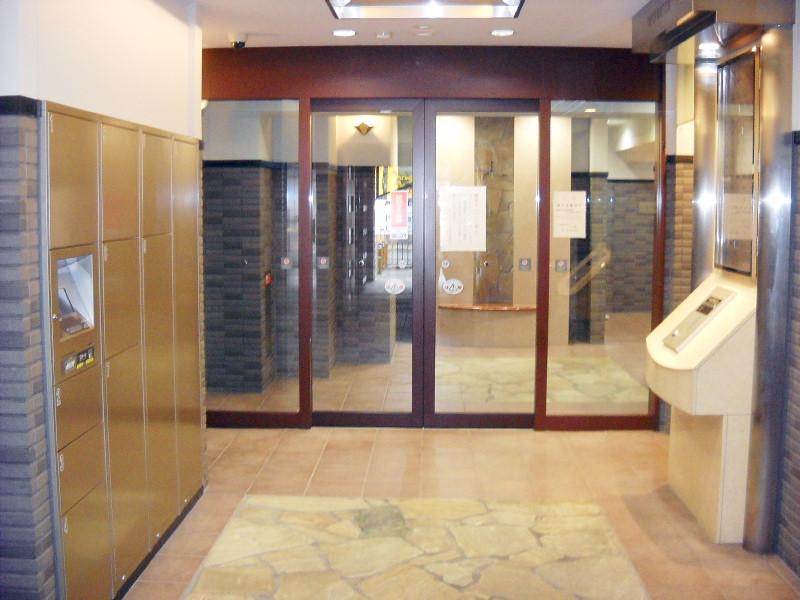Entrance. auto lock, Courier BOX equipped