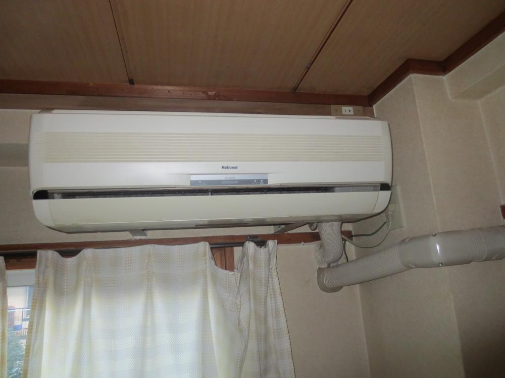 Other. It comes with three air conditioning. Initial cost is also very convenient suppressed!