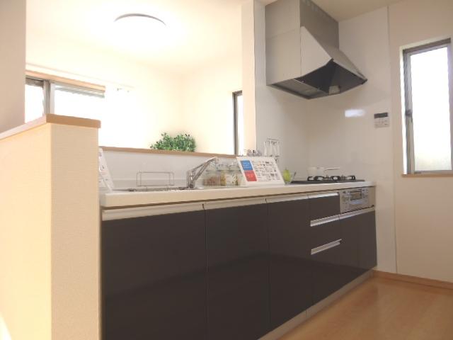 Kitchen. It overlooks widely while cooking at the counter kitchen!