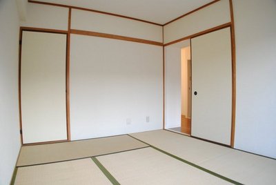 Living and room. Japanese-style room of the housing is also firmly. 