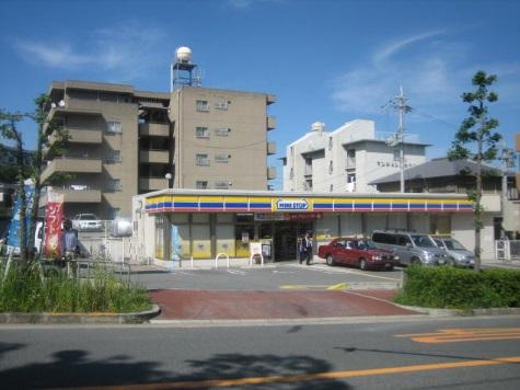 Convenience store. MINISTOP Toyonaka Shinsenriminami the town to shop 410m