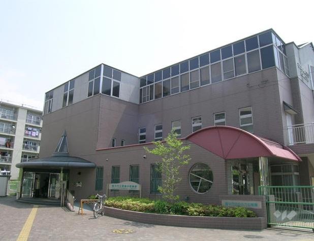 Other. Higashitoyonaka library also walk 8 minutes! It is adjacent to the park.