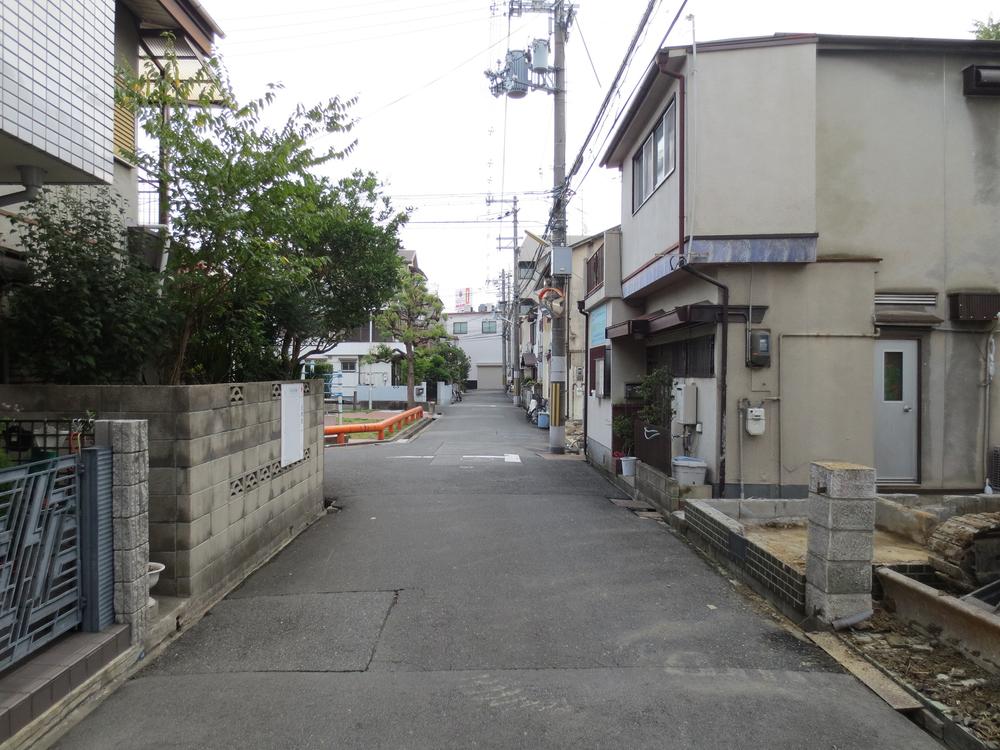 Local photos, including front road. It is north contact road.