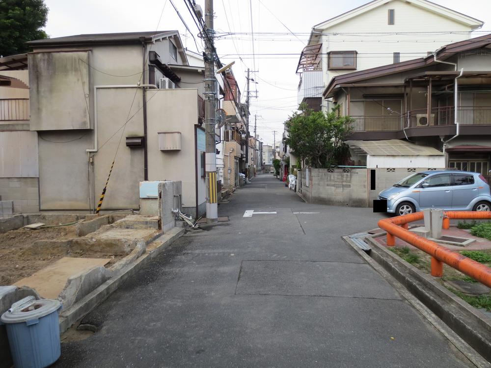 Local photos, including front road. It is north contact road.