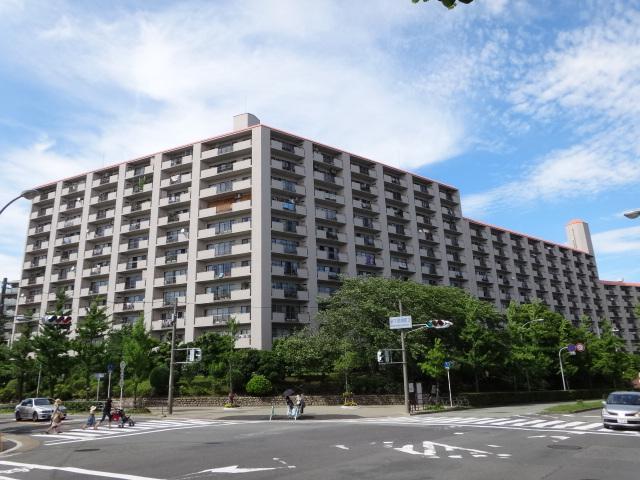 Local appearance photo. But before the Momoyamadai Station eyes
