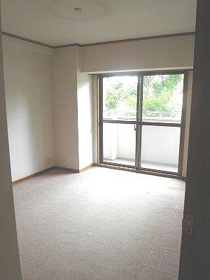 Non-living room. West room