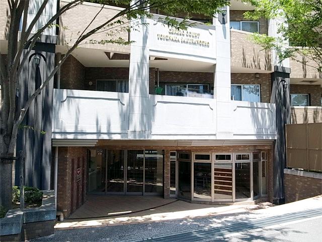 Entrance. Common areas