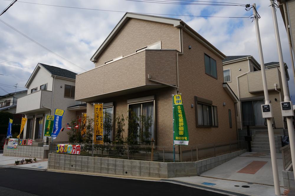 Local appearance photo. D Building is the appearance.