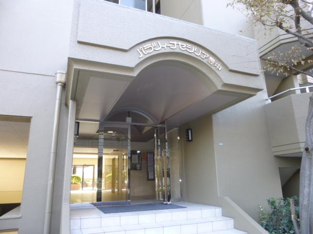 Entrance. Common areas