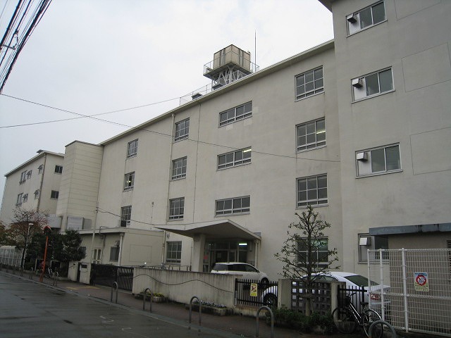 Junior high school. Toyonaka Tatsudai seven junior high school (junior high school) up to 382m