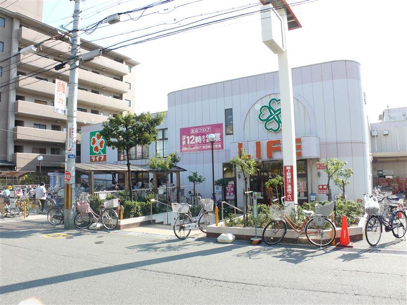Supermarket. Until Life Hattori shop 900m  [Walk about 11 minutes] Business hours until 24:00 9:30 (2:00 floor 21). Even if you return home is likely to be slow, You can rest assured to shopping. Parking also has about 30 cars, It is also useful to hoard. 
