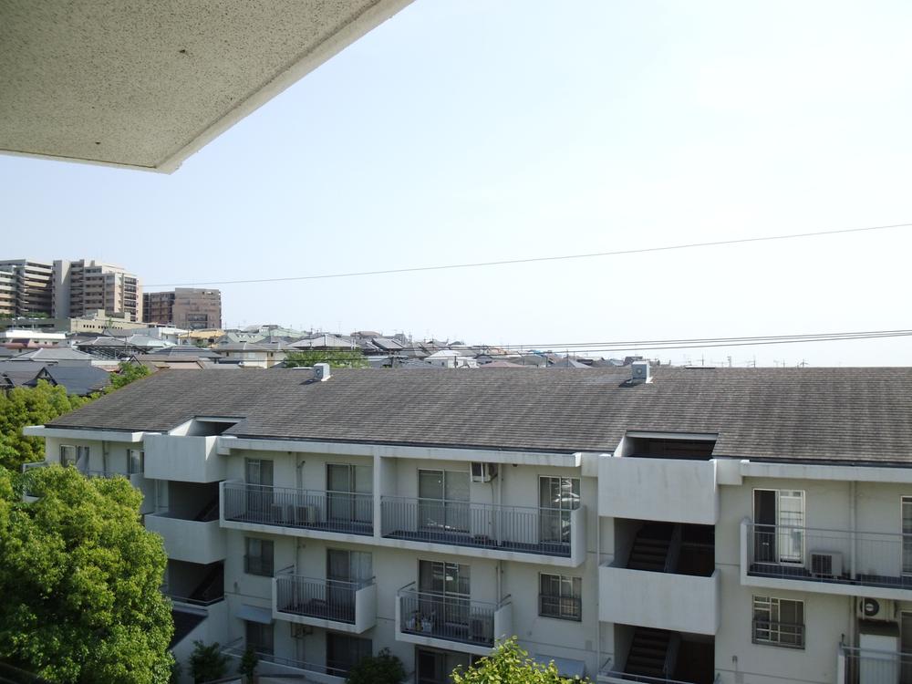 View photos from the dwelling unit. View from the site (December 2013) Shooting