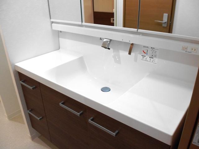 Wash basin, toilet. Indoor (12 May 2013) Shooting