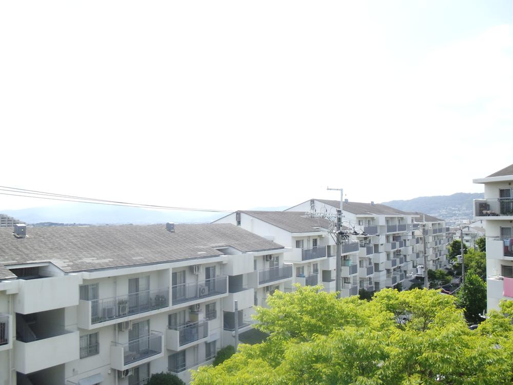 View photos from the dwelling unit. The west side of the view from the site (December 2013) Shooting