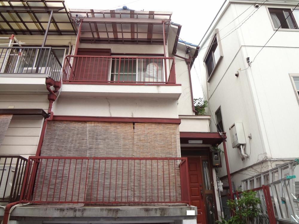 Local appearance photo. Used Terrace House With underground garage