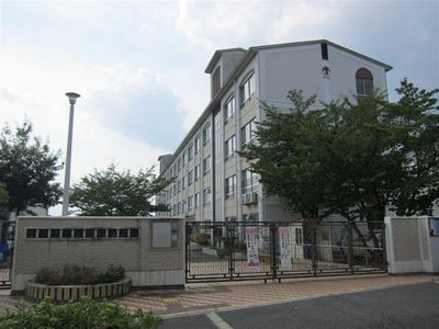 Primary school. 490m until Minami Nitta elementary school (elementary school)