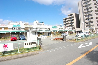 Supermarket. Minamicho Market 200m until there is also specialty store (Super)