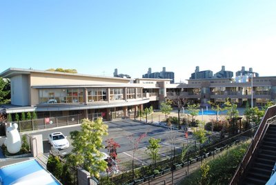 kindergarten ・ Nursery. Pursuer Gate School kindergarten  Good, surrounded by green environment kindergarten (kindergarten ・ 660m to the nursery)