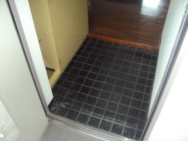 Entrance. ■ Entrance of tile ■
