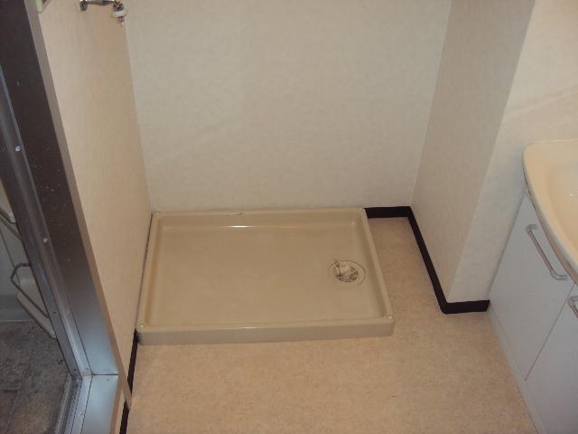 Wash basin, toilet. ■ Also fits large size ■