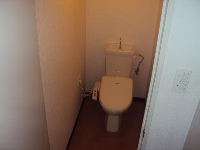 Toilet. ■ With Washlet ■