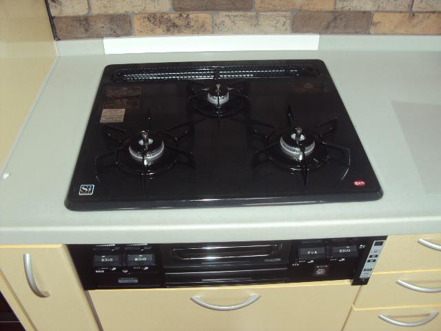 Kitchen. ■ 3-neck gas stove cooking easy gas type ■