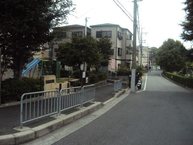 Other local. ■ Children are safe because there is also a front road sidewalk ■