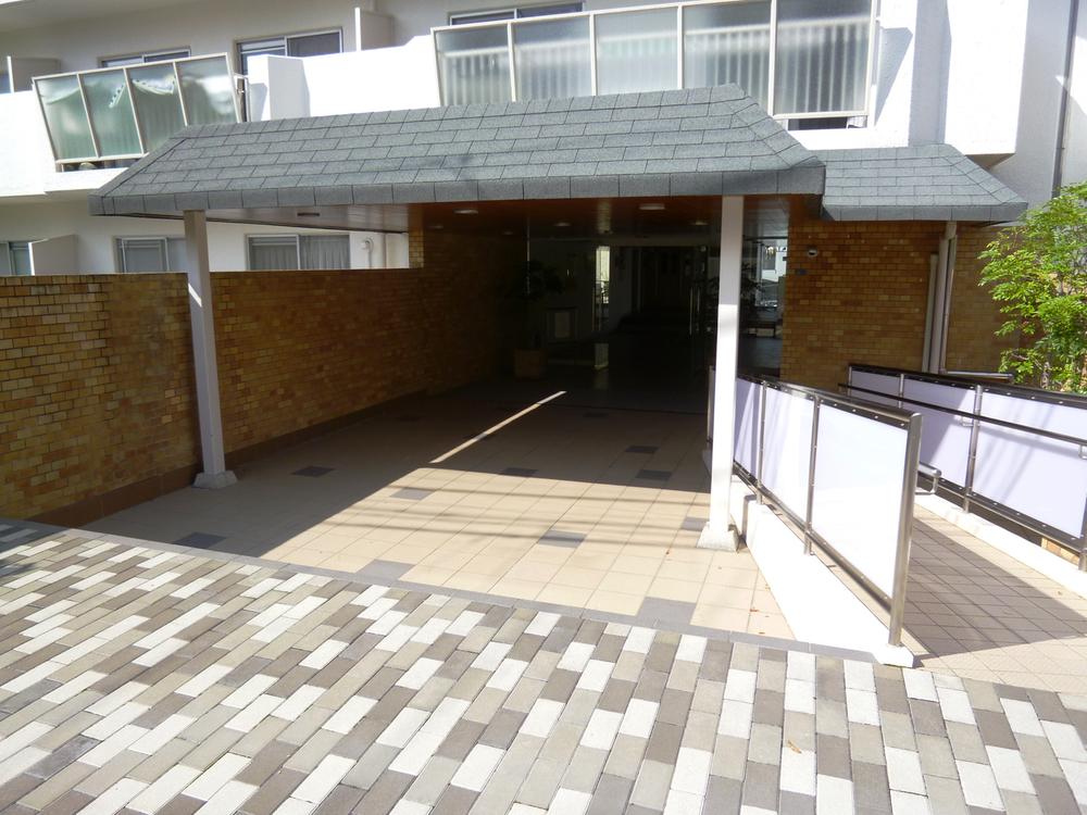 Entrance. Common areas
