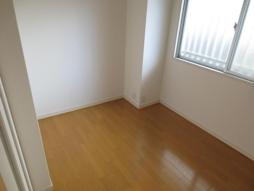 Non-living room. It is very beautiful in the flooring and cross also Chokawa already.